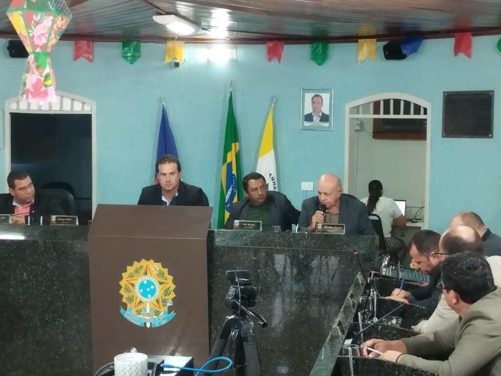 Câmara de Sanharó: Emoção e Comprometimento em reunião altamente proativa