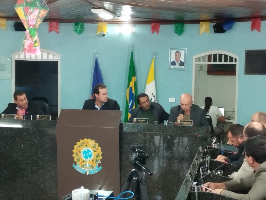 Câmara de Sanharó: Emoção e Comprometimento em reunião altamente proativa