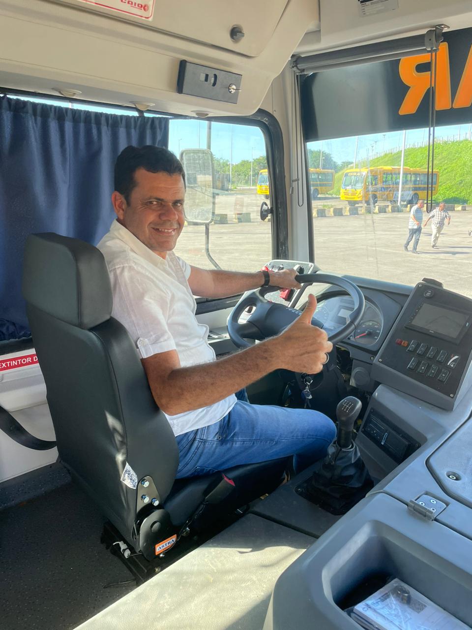 Mais dois ônibus para Poção