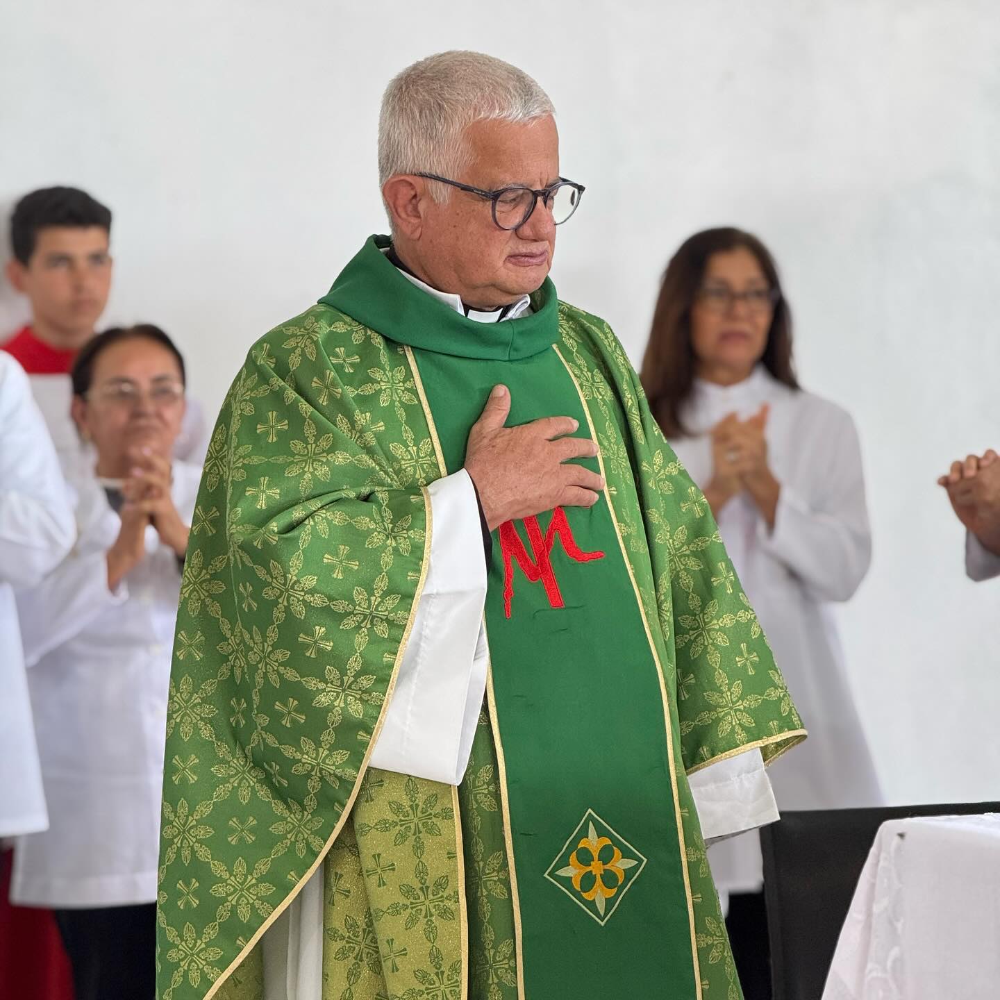 padre adilson