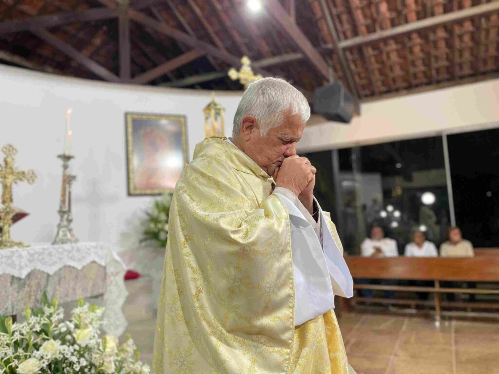 padre adilson