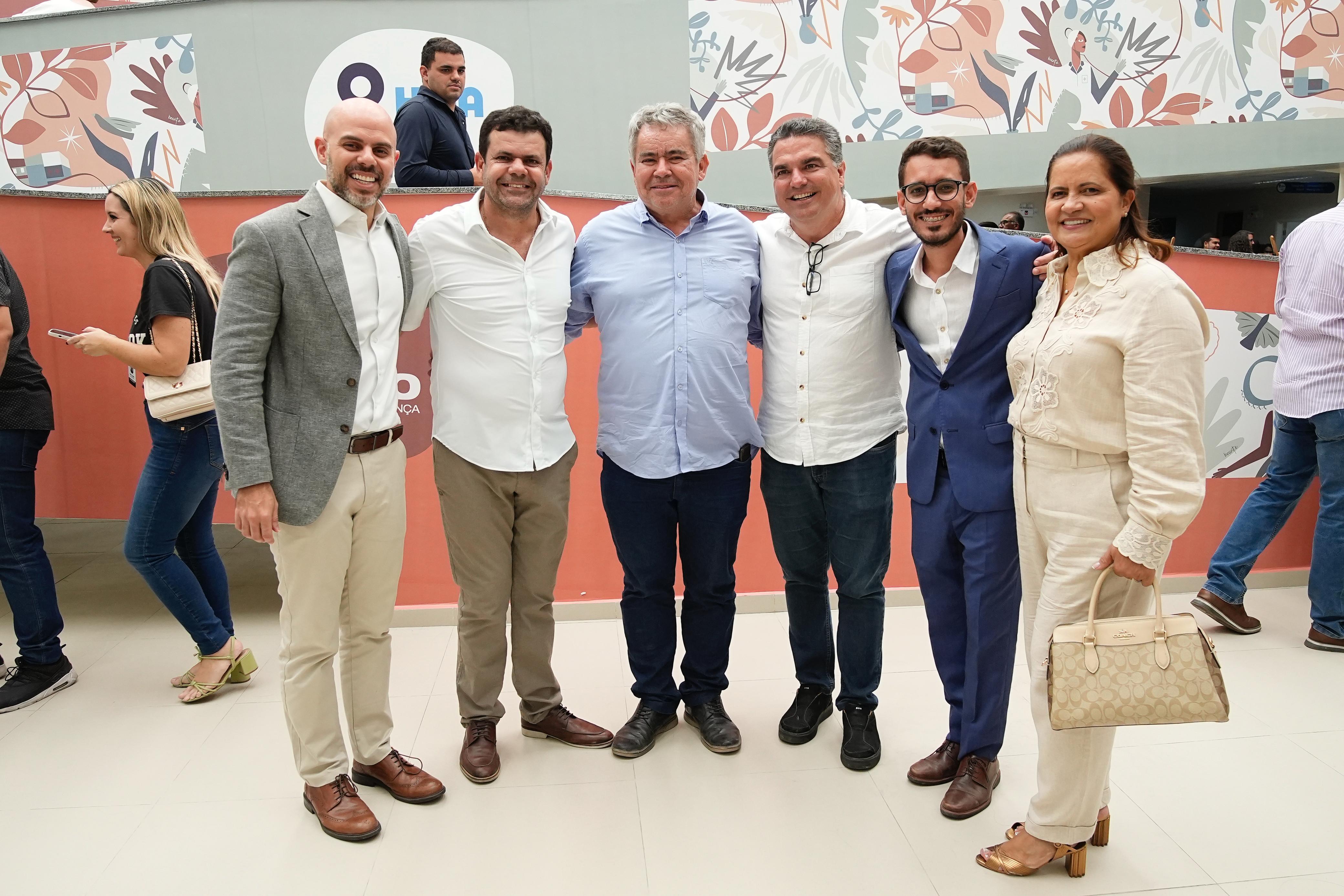 Lideranças: Romero Sales, Merson, César (Prefeito de Sanharó), Guilherme Vasconcelos e Túlio Vilaça, secretário da Casa Civil