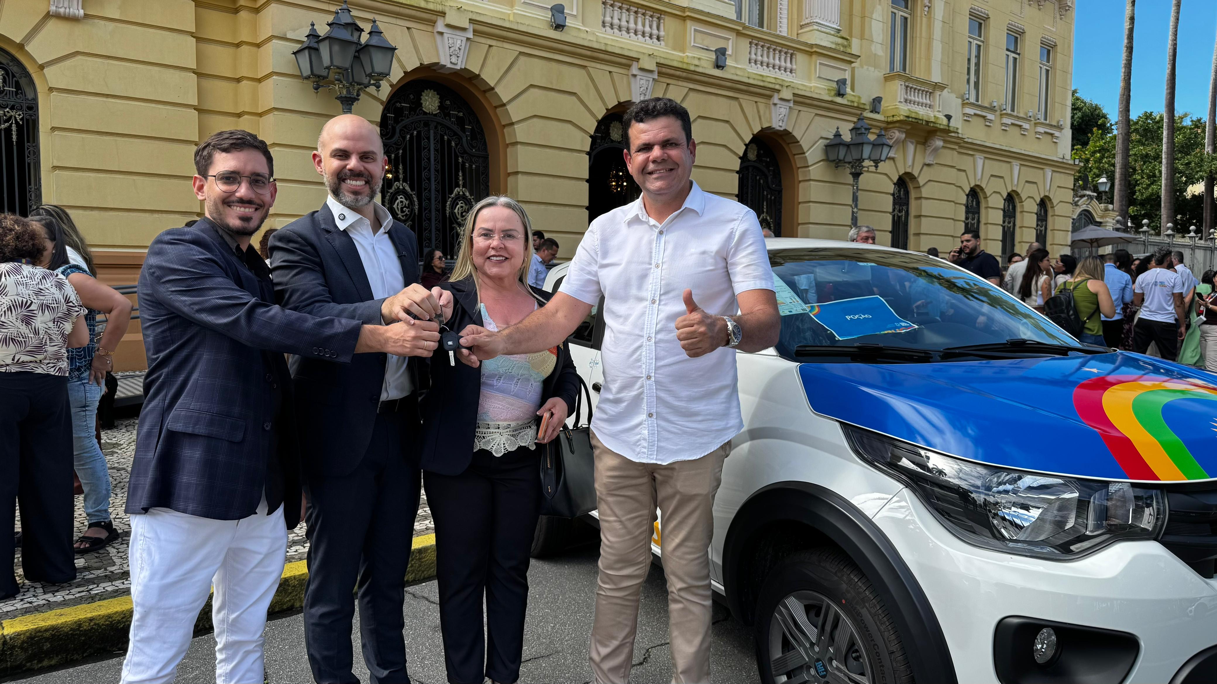 POÇÃO RECEBE CARRO