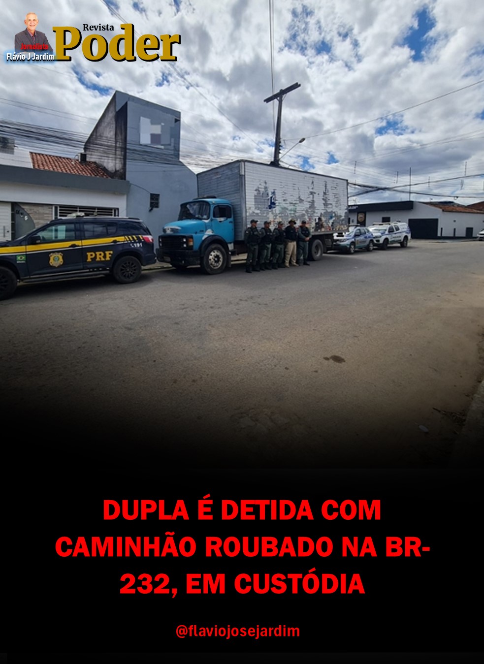 DUPLA É DETIDA COM CAMINHÃO ROUBADO NA BR-232, EM CUSTÓDIA Suspeitos tentaram fugir para área de matagal, mas foram localizados após buscas realizadas pela PRF e pela Polícia Militar